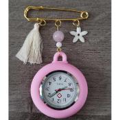 Broche montre Octobre rose Lou