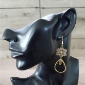 Pendantes dorées dépareillées Isaora